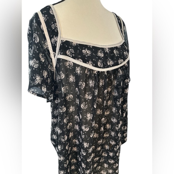 Torrid Elegant Black Floral Women's Top - Picture 2 of 8